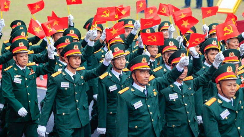 Sĩ quan nghỉ hưu trước hạn tuổi được trợ cấp 5 tháng lương cho mỗi năm