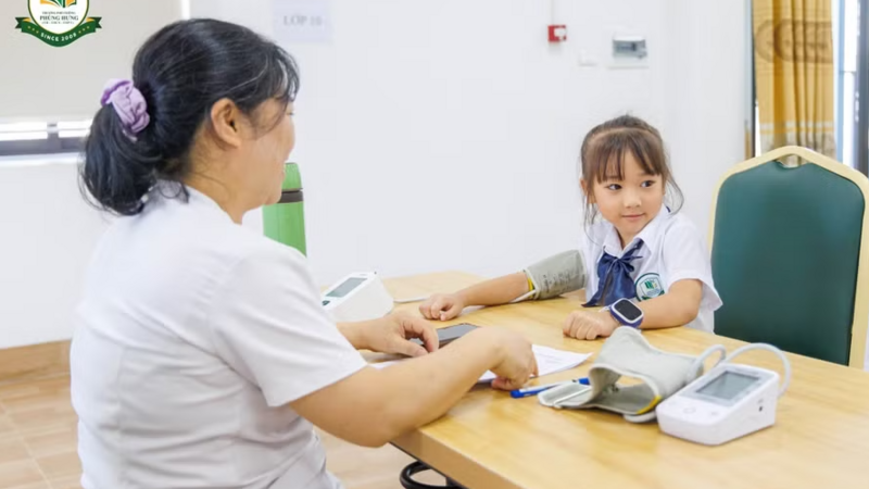 Trường Phổ thông Phùng Hưng chăm sóc sức khỏe cho học sinh từ sớm