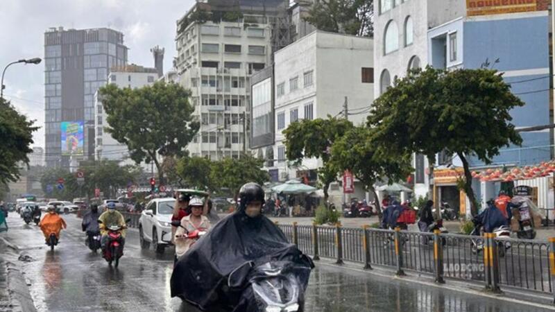 Mưa lớn kết hợp triều cường, TPHCM đề phòng ngập