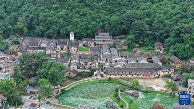 Khám phá quần thể nhà cổ 370 năm tuổi ẩn giữa núi rừng Hồ Nam, Trung Quốc