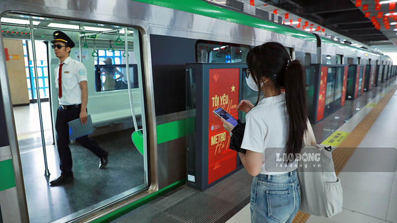 Từ nay, chỉ cần một thẻ vé duy nhất để đi cả xe buýt và metro ở Hà Nội
