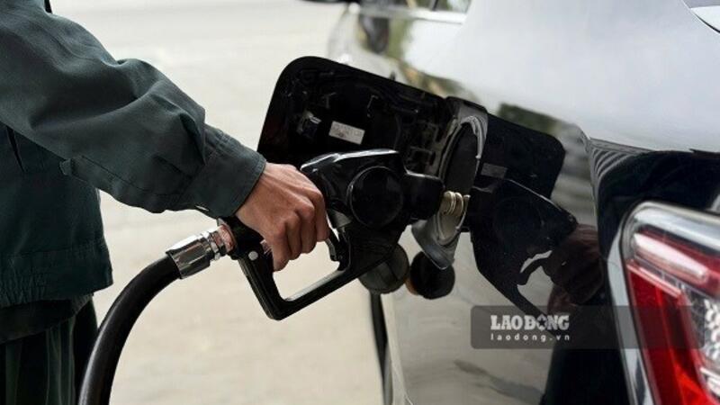 Giá xăng dầu hôm nay 7.10: Đảo chiều