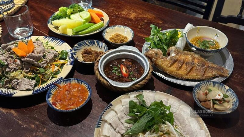 Thời điểm ăn tối giúp người trên 70 tuổi ổn định đường huyết, ngủ ngon