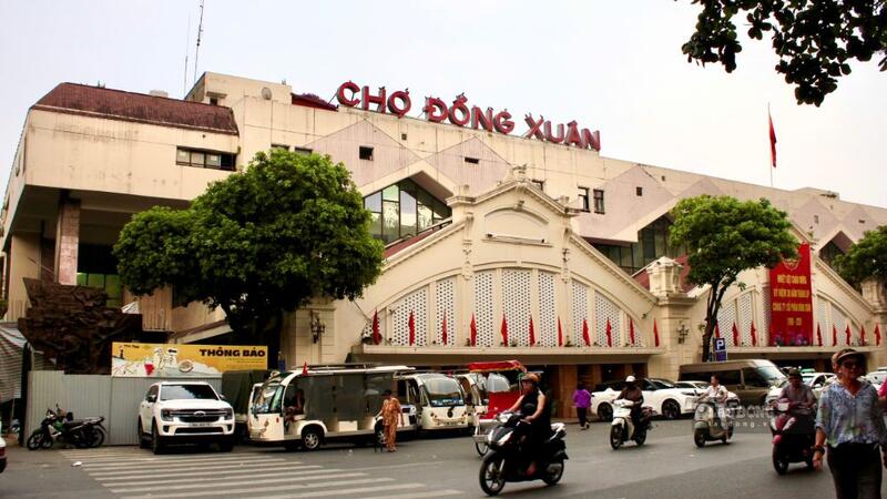 Check-in 3 khu chợ giúp du khách khám phá một Hà Nội rất khác