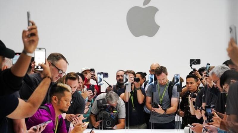 Apple chuẩn bị thay đổi lớn tại cửa hàng, hé lộ loạt máy Mac mới