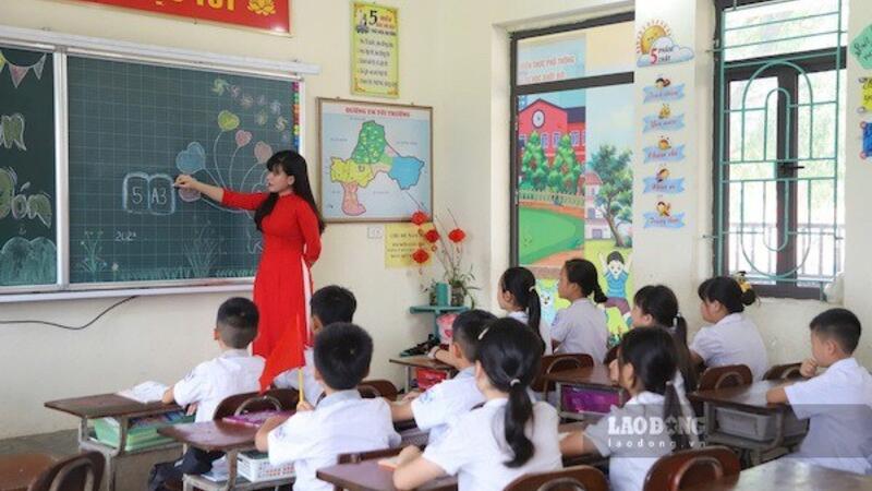 Giáo viên tiểu học hoàn thành nâng chuẩn năm 2022 được truy lĩnh học phí