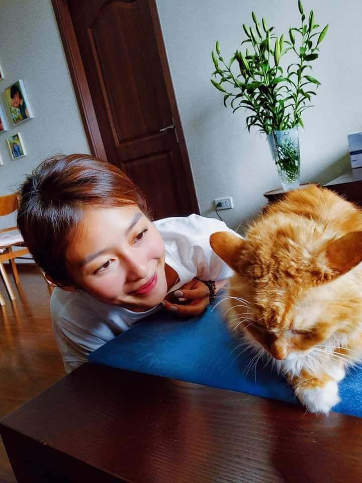 Khả Ngân đến thăm gia đình Thanh Sơn hậu đóng máy phim '11 tháng 5 ngày' - Ảnh 2. Khả Ngân đến thăm gia đình Thanh Sơn hậu đóng máy phim '11 tháng 5 ngày' - Ảnh 2.