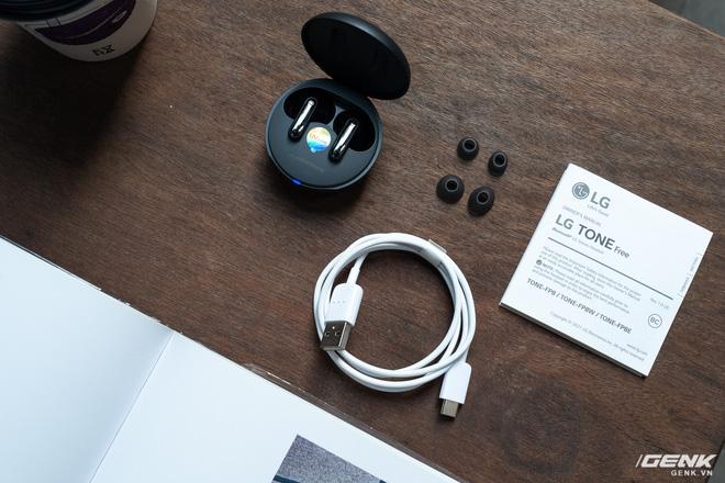 Trên tay LG TONE Free FP8: Chống ồn chủ động, đèn NanoUV diệt khuẩn, tính năng thì thầm độc đáo - Ảnh 1. Trên tay LG TONE Free FP8: Chống ồn chủ động, đèn NanoUV diệt khuẩn, tính năng thì thầm độc đáo - Ảnh 1.