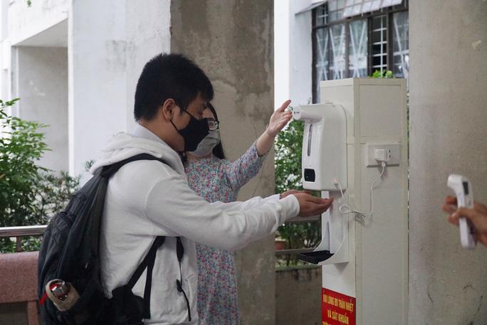 Tiết học đầu tiên sau hơn 9 tháng trực tuyến của học sinh Đà Nẵng - Ảnh 6. Tiết học đầu tiên sau hơn 9 tháng trực tuyến của học sinh Đà Nẵng - Ảnh 6.