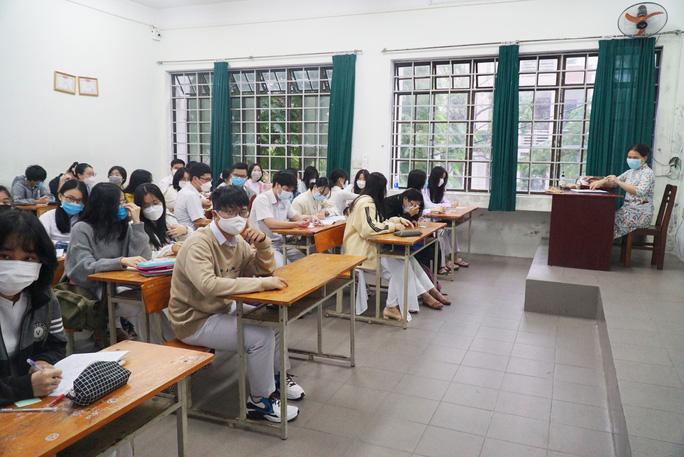 Tiết học đầu tiên sau hơn 9 tháng trực tuyến của học sinh Đà Nẵng - Ảnh 8. Tiết học đầu tiên sau hơn 9 tháng trực tuyến của học sinh Đà Nẵng - Ảnh 8.