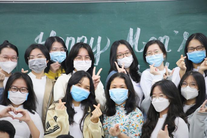 Tiết học đầu tiên sau hơn 9 tháng trực tuyến của học sinh Đà Nẵng - Ảnh 5. Tiết học đầu tiên sau hơn 9 tháng trực tuyến của học sinh Đà Nẵng - Ảnh 5.