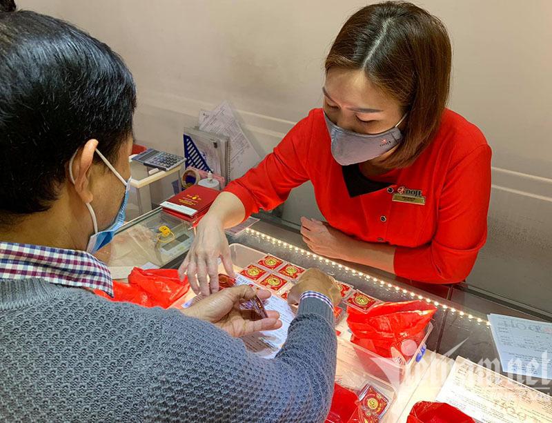 Giá vàng hôm nay 3/1: Thận trọng khi mua tích trữ cuối năm - Ảnh 2. Giá vàng hôm nay 3/1: Thận trọng khi mua tích trữ cuối năm - Ảnh 2.