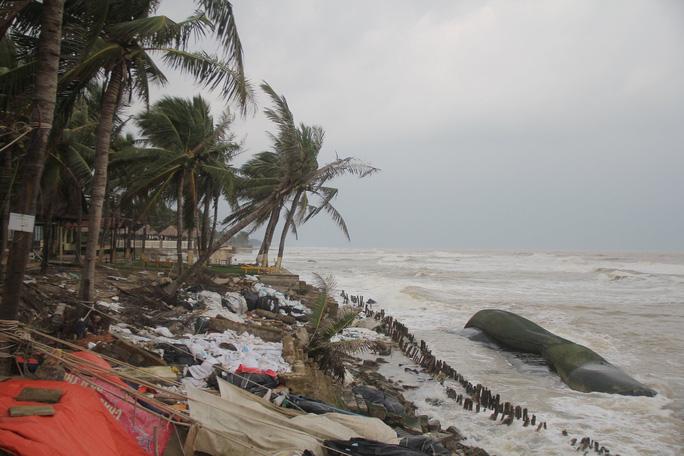 Miền Trung: Bất an sống nơi sạt lở - Ảnh 5. Miền Trung: Bất an sống nơi sạt lở - Ảnh 5.