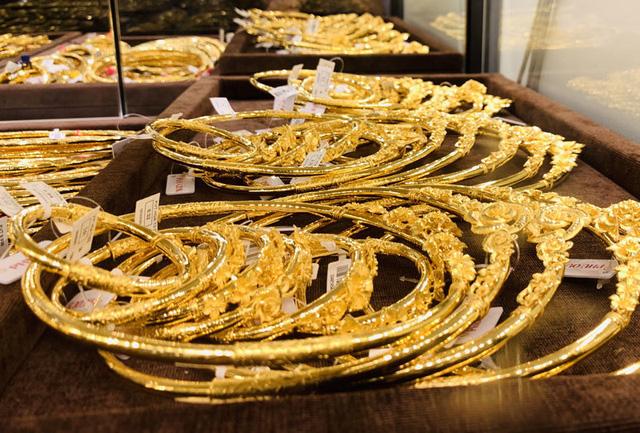Giá vàng hôm nay tăng vọt vì Omicron - Ảnh 1. Giá vàng hôm nay tăng vọt vì Omicron - Ảnh 1.