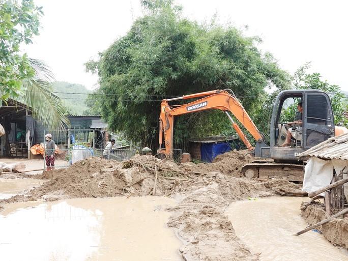 Miền Trung: Bất an sống nơi sạt lở - Ảnh 2. Miền Trung: Bất an sống nơi sạt lở - Ảnh 2.