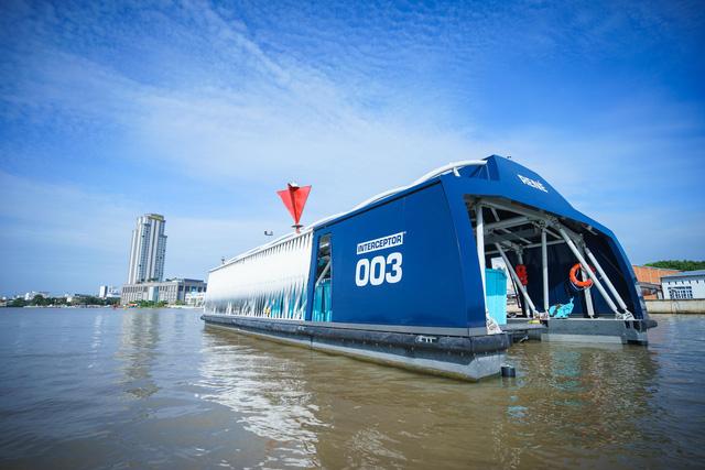 Coca-Cola và The Ocean Cleanup hợp tác giải quyết ô nhiễm nhựa tại Việt Nam - Ảnh 1. Coca-Cola và The Ocean Cleanup hợp tác giải quyết ô nhiễm nhựa tại Việt Nam - Ảnh 1.