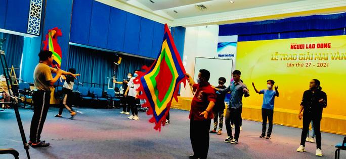 Lễ trao Giải Mai Vàng lần thứ 27-2021: Mới mẻ, ý nghĩa, đầy sắc màu - Ảnh 2. Lễ trao Giải Mai Vàng lần thứ 27-2021: Mới mẻ, ý nghĩa, đầy sắc màu - Ảnh 2.