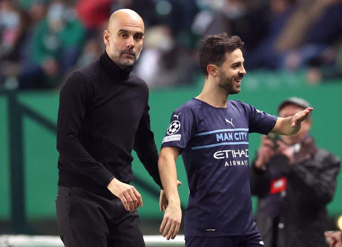 Thắng đậm Sporting Lisbon, HLV Guardiola vẫn chưa hài lòng lối chơi của Man City - Ảnh 5.