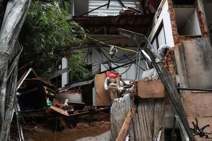 Brazil: Thành phố du lịch tan hoang, hàng trăm người thương vong vì lũ quét - Ảnh 4.