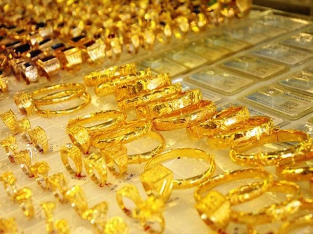 Giá vàng hôm nay "đổ sụp", nhà đầu tư ngẩn ngơ - Ảnh 1. Giá vàng hôm nay "đổ sụp", nhà đầu tư ngẩn ngơ - Ảnh 1.