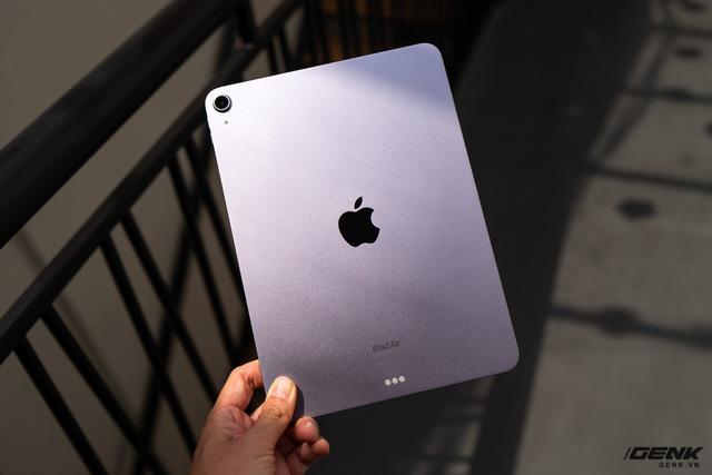 Trên tay iPad Air 5 mới về VN: "Bình cũ rượu mới", chip M1 liệu có đáng mua hơn iPad Pro? - Ảnh 2.