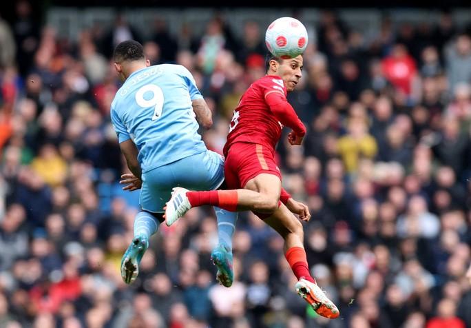 Đại tiệc bàn thắng mãn nhãn ở Etihad, Man City chia điểm Liverpool - Ảnh 1.