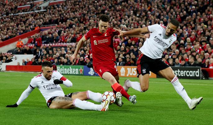 Tiệc bàn thắng mãn nhãn, Liverpool chặn bước  Benfica ở tứ kết - Ảnh 1.