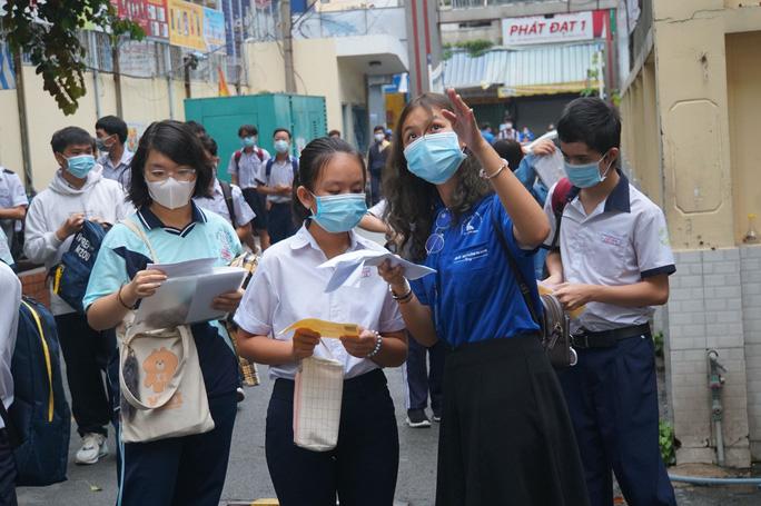 TP HCM: Còn một ngày đăng ký nguyện vọng tuyển sinh lớp 10, phụ huynh xin cứu xét khẩn cấp - Ảnh 1.