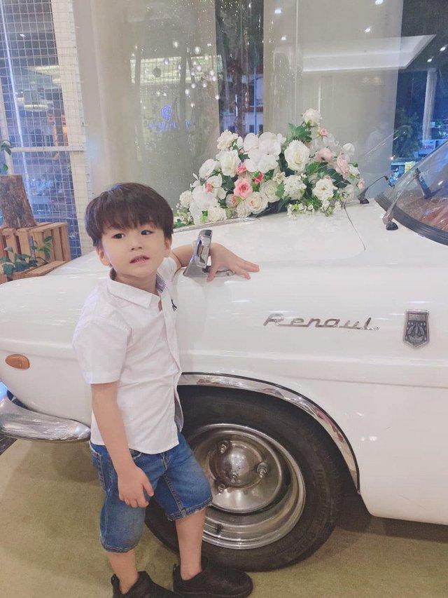 Đứa trẻ mà Lâm Khánh Chi sang Thái nhờ người mang thai hộ giờ lớn bổng, giống mẹ lúc chưa chuyển giới - Ảnh 4. Đứa trẻ mà Lâm Khánh Chi sang Thái nhờ người mang thai hộ giờ lớn bổng, giống mẹ lúc chưa chuyển giới - Ảnh 4.