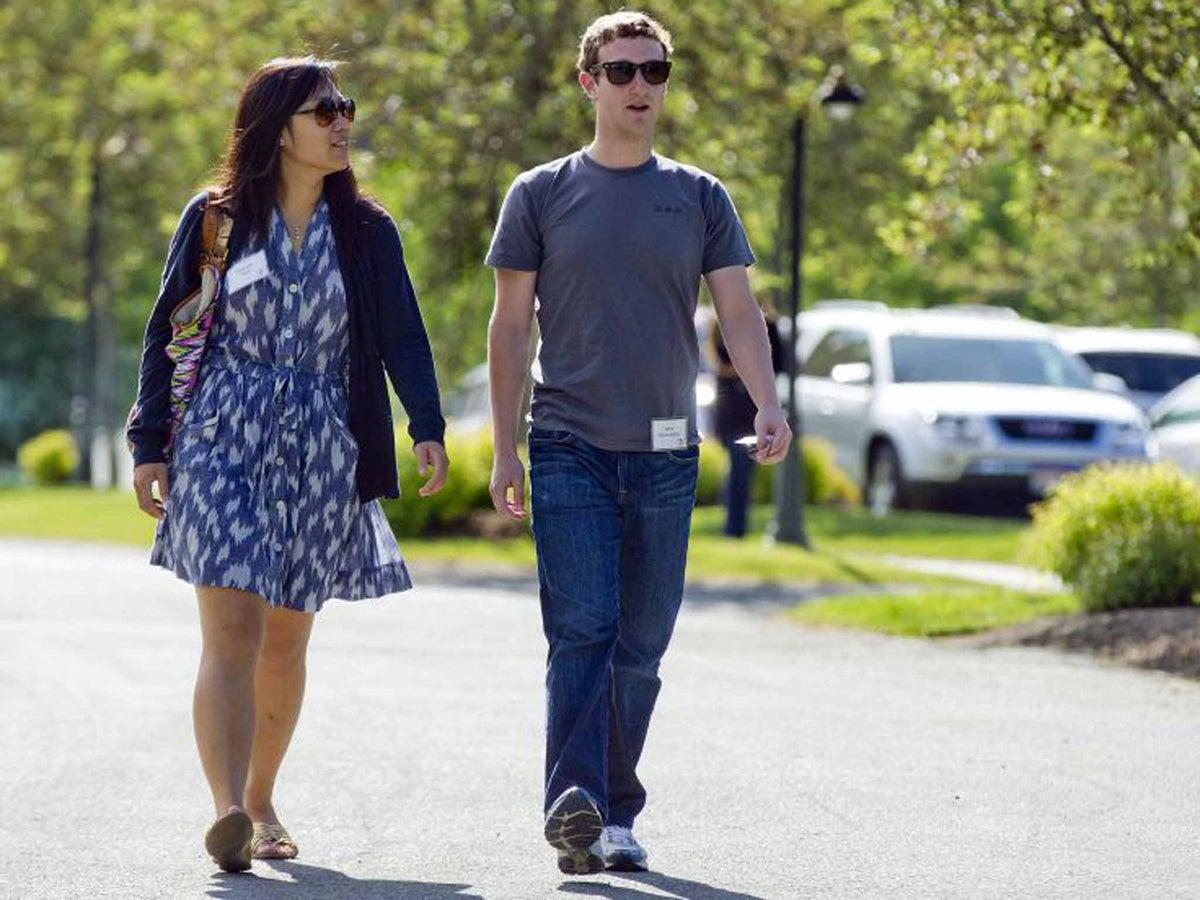 Đừng tưởng Mark Zuckerberg ăn mặc "xuề xòa" mà sống giản dị, hóa ra tỷ phú Facebook vô cùng biết chơi - Ảnh 1. Đừng tưởng Mark Zuckerberg ăn mặc "xuề xòa" mà sống giản dị, hóa ra tỷ phú Facebook vô cùng biết chơi - Ảnh 1.