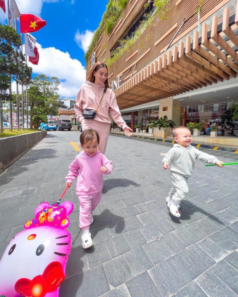 Hồ Ngọc Hà lần đầu diện đồ nhóm với Lisa Leon, tổng thể đẹp như nhóm hát tam ca! - Ảnh 2. Hồ Ngọc Hà lần đầu diện đồ nhóm với Lisa Leon, tổng thể đẹp như nhóm hát tam ca! - Ảnh 2.