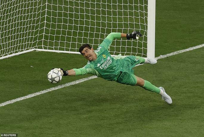 Thibaut Courtois hóa siêu nhân, Real Madrid lên đỉnh Champions League - Ảnh 1.