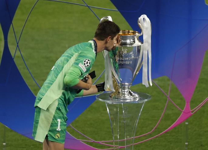 Thibaut Courtois hóa siêu nhân, Real Madrid lên đỉnh Champions League - Ảnh 7.