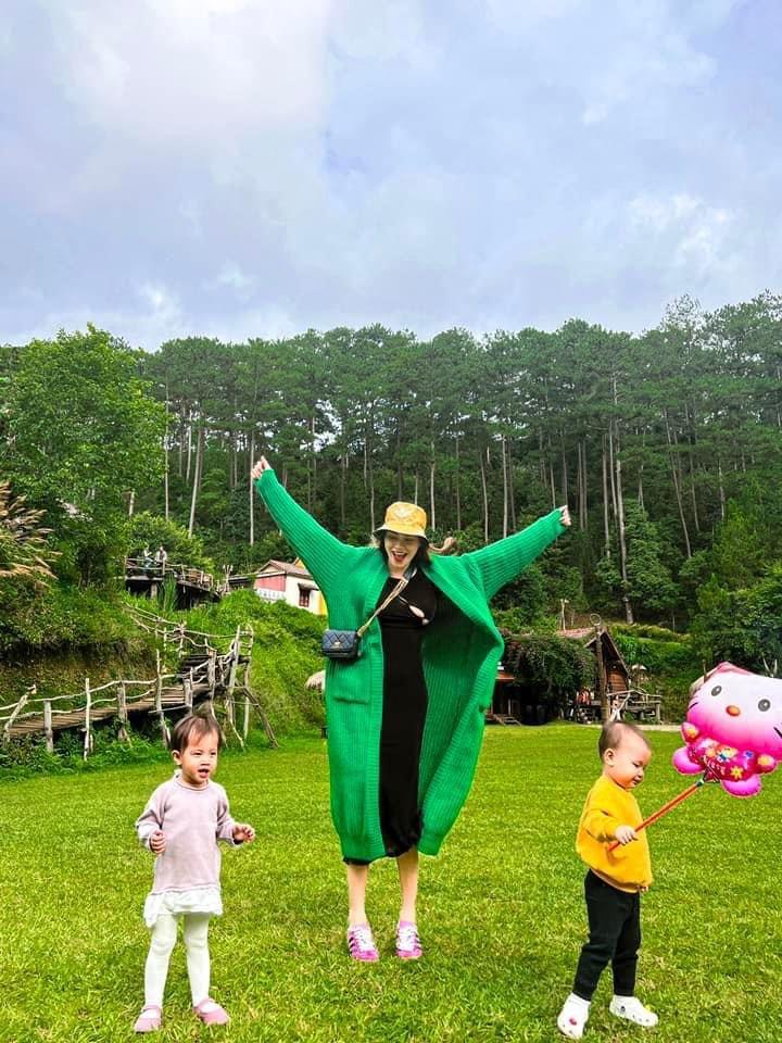 Hồ Ngọc Hà lần đầu diện đồ nhóm với Lisa Leon, tổng thể đẹp như nhóm hát tam ca! - Ảnh 3. Hồ Ngọc Hà lần đầu diện đồ nhóm với Lisa Leon, tổng thể đẹp như nhóm hát tam ca! - Ảnh 3.