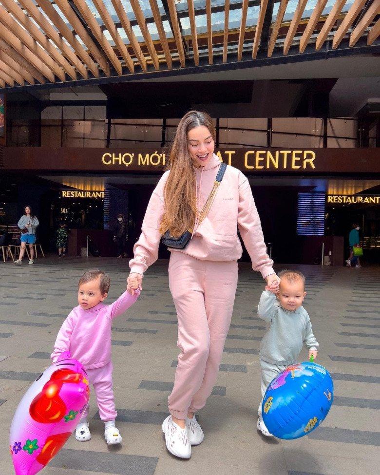 Hồ Ngọc Hà lần đầu diện đồ nhóm với Lisa Leon, tổng thể đẹp như nhóm hát tam ca! - Ảnh 1. Hồ Ngọc Hà lần đầu diện đồ nhóm với Lisa Leon, tổng thể đẹp như nhóm hát tam ca! - Ảnh 1.