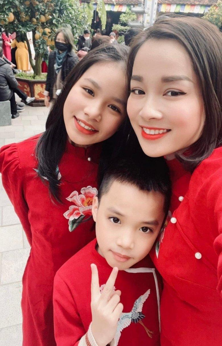Mỹ nhân "Nhật ký Vàng Anh" sau 16 năm: Hạnh phúc bên chồng đại gia, làm mẹ đẹp nuột nà - Ảnh 2. Mỹ nhân "Nhật ký Vàng Anh" sau 16 năm: Hạnh phúc bên chồng đại gia, làm mẹ đẹp nuột nà - Ảnh 2.