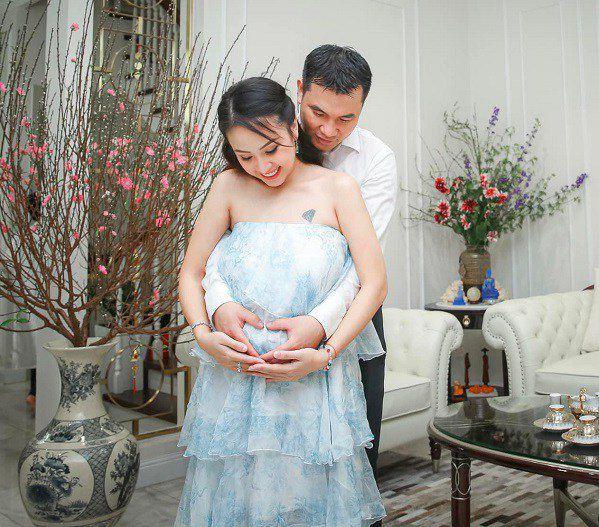 Mỹ nhân "Nhật ký Vàng Anh" sau 16 năm: Hạnh phúc bên chồng đại gia, làm mẹ đẹp nuột nà - Ảnh 7. Mỹ nhân "Nhật ký Vàng Anh" sau 16 năm: Hạnh phúc bên chồng đại gia, làm mẹ đẹp nuột nà - Ảnh 7.