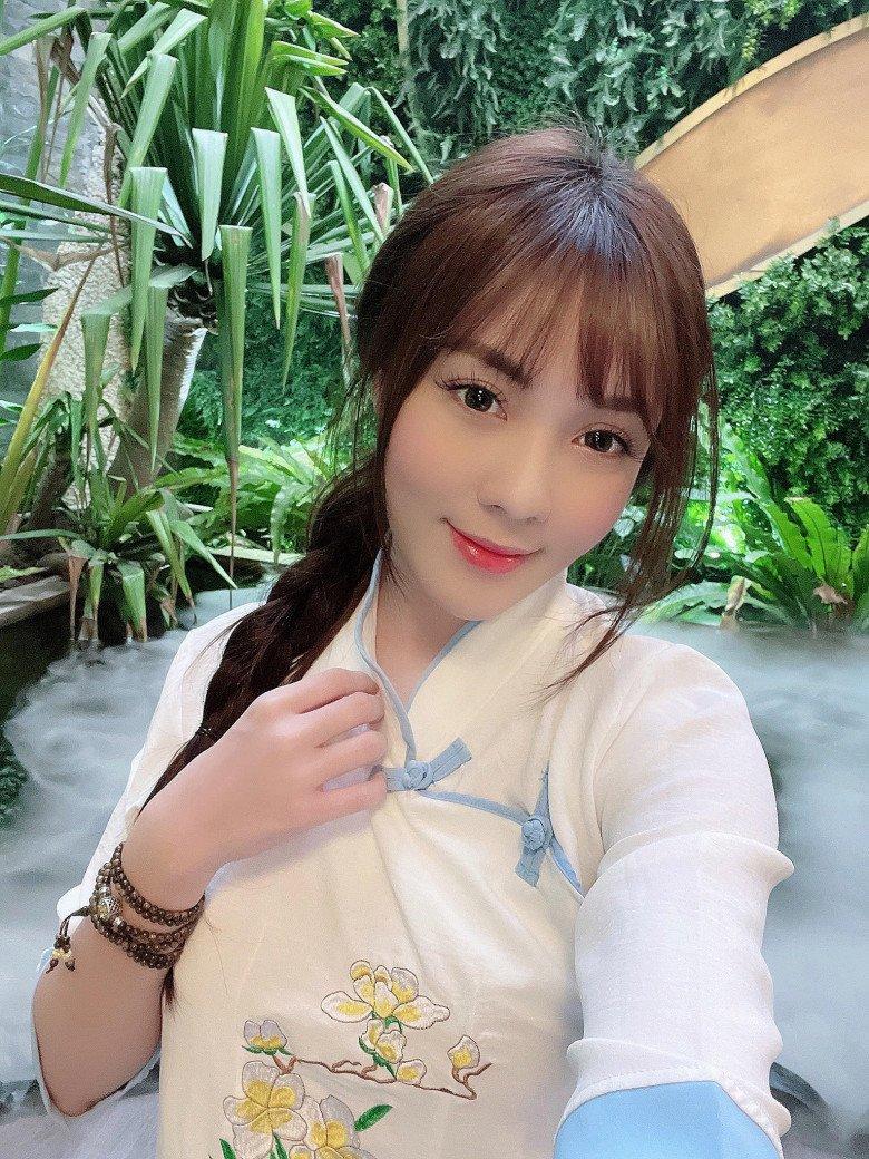 Bắt bài tút sắc của cô giáo gợi cảm nhất giảng đường Âu Hà My, mặt baby trẻ hơn sinh viên - Ảnh 9.