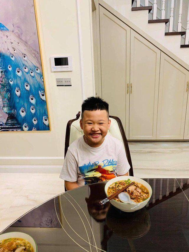MC Vân Hugo lần đầu khoe ảnh cận mặt con gái mới sinh: Giống bố y chang, nhất là tai và cằm - Ảnh 9.