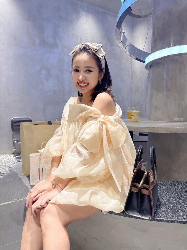 MC Vân Hugo lần đầu khoe ảnh cận mặt con gái mới sinh: Giống bố y chang, nhất là tai và cằm - Ảnh 1. MC Vân Hugo lần đầu khoe ảnh cận mặt con gái mới sinh: Giống bố y chang, nhất là tai và cằm - Ảnh 1.