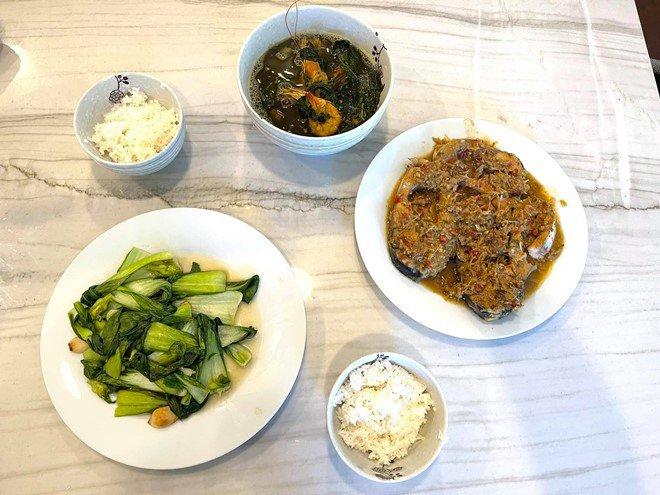 Cao Thái Sơn lại ôm ấp, bón cho "người tình 3 ngày" ăn món mình nấu trước mặt mẹ, Trang Trần liền thách - Ảnh 9. Cao Thái Sơn lại ôm ấp, bón cho "người tình 3 ngày" ăn món mình nấu trước mặt mẹ, Trang Trần liền thách - Ảnh 9.