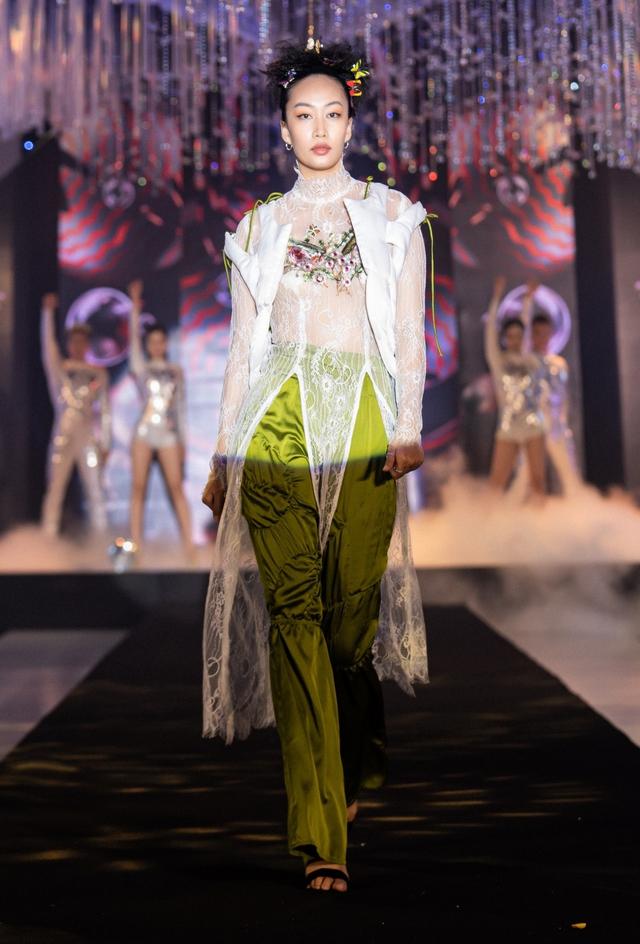 1.000 người mẫu hội tụ quảng bá văn hóa du lịch tại Vietnam International Fashion Tour - Ảnh 12.