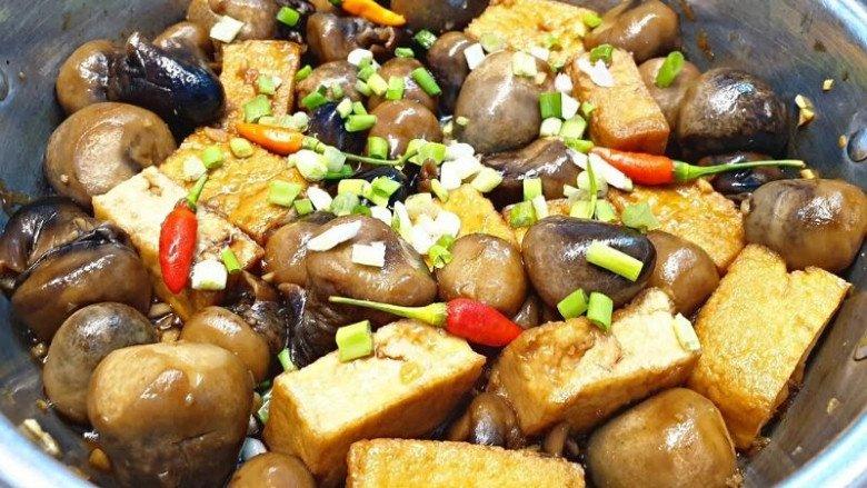 Cao Thái Sơn lại ôm ấp, bón cho "người tình 3 ngày" ăn món mình nấu trước mặt mẹ, Trang Trần liền thách - Ảnh 12. Cao Thái Sơn lại ôm ấp, bón cho "người tình 3 ngày" ăn món mình nấu trước mặt mẹ, Trang Trần liền thách - Ảnh 12.