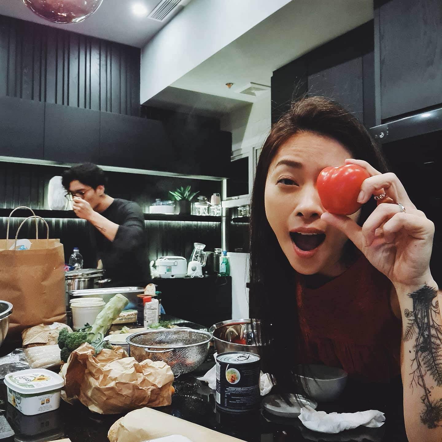 43 tuổi vẫn thể thao không kém sao Hollywood, Ngô Thanh Vân xuất sắc khoe đôi chân "đả nữ" - Ảnh 9.