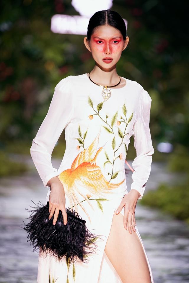 Thanh Hằng, Xuân Lan so trình catwalk trong show của NTK Hà Linh Thư - Ảnh 9.