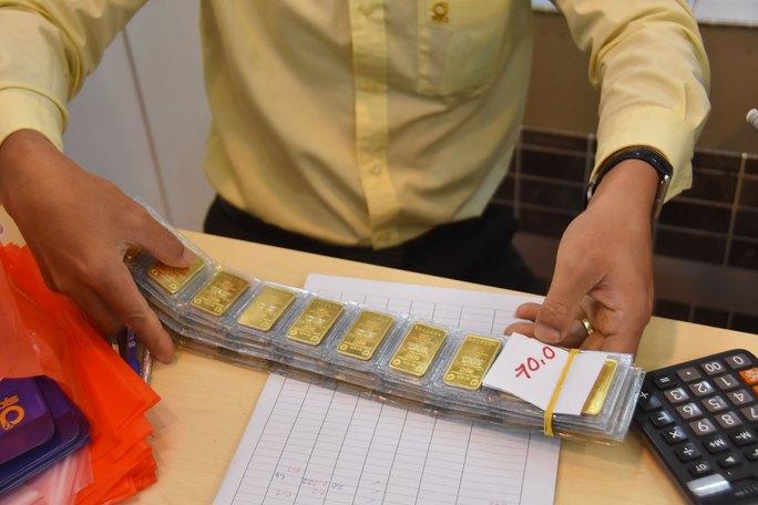 Bất thường thị trường vàng (*): Đến lúc bỏ độc quyền? - Ảnh 1. Bất thường thị trường vàng (*): Đến lúc bỏ độc quyền? - Ảnh 1.