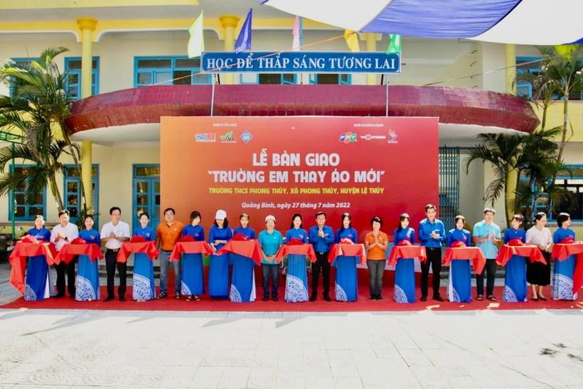 Quảng Bình: Nhiều trường học thay 'áo mới' trước ngày khai giảng ảnh 1