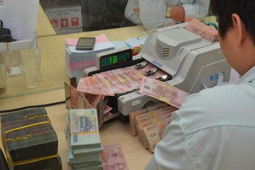 Nếu đẩy vốn quá mức vào địa ốc: Nguy hiểm! - Ảnh 1. Nếu đẩy vốn quá mức vào địa ốc: Nguy hiểm! - Ảnh 1.