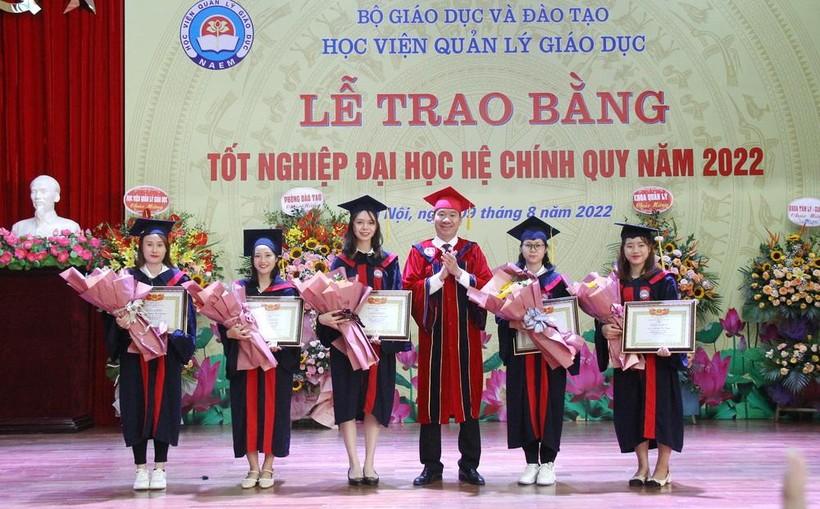 Học viện Quản lý giáo dục trao bằng tốt nghiệp cho 138 tân cử nhân ảnh 3