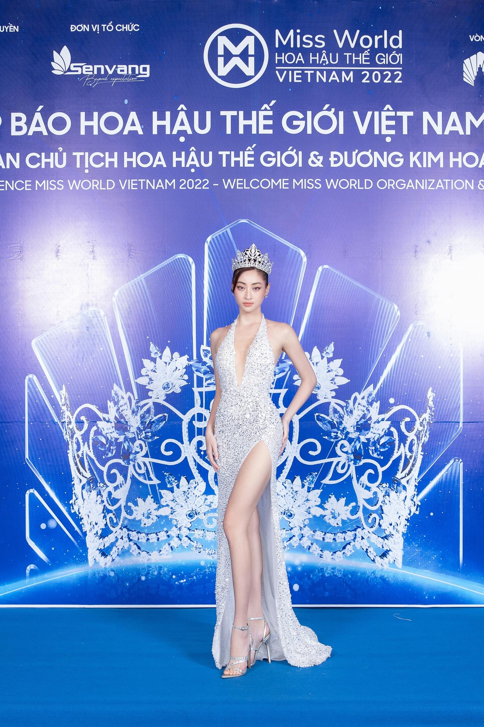 Đương kim Hoa hậu Thế giới rạng rỡ trước thềm Chung kết Miss World Vietnam 2022 ảnh 2